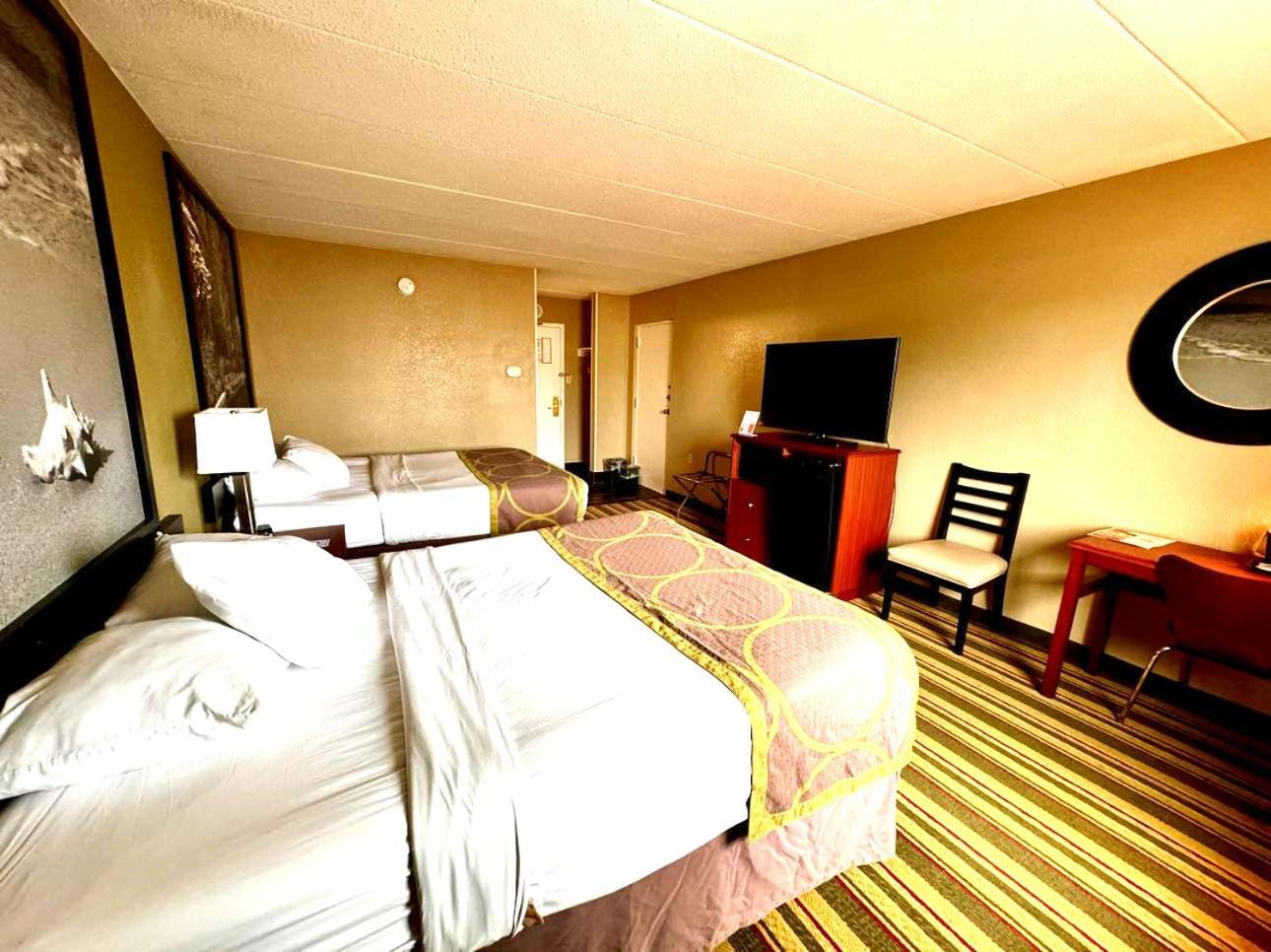 Super 8 by Wyndham Frederick Hotel Eksteriør billede
