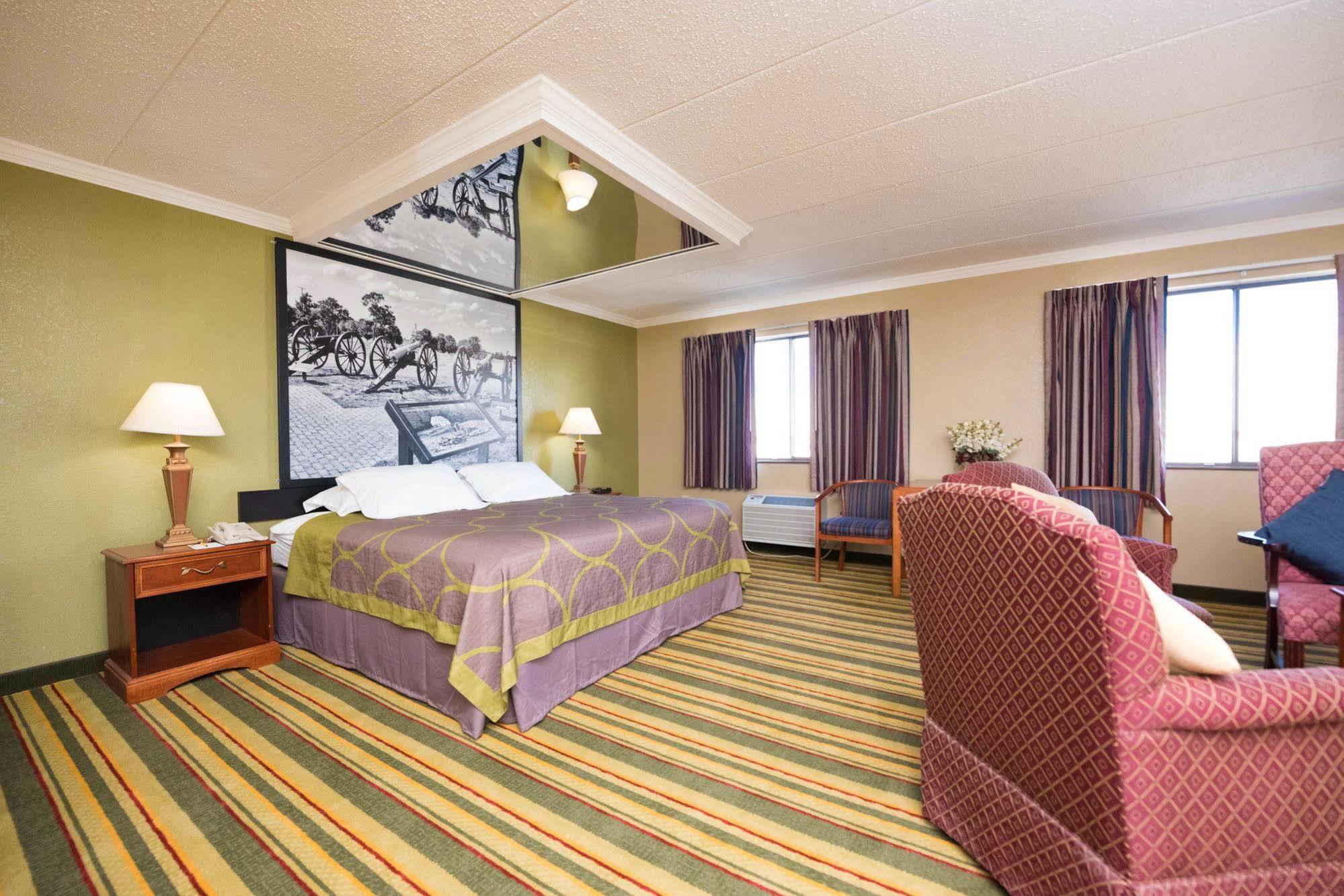 Super 8 by Wyndham Frederick Hotel Eksteriør billede