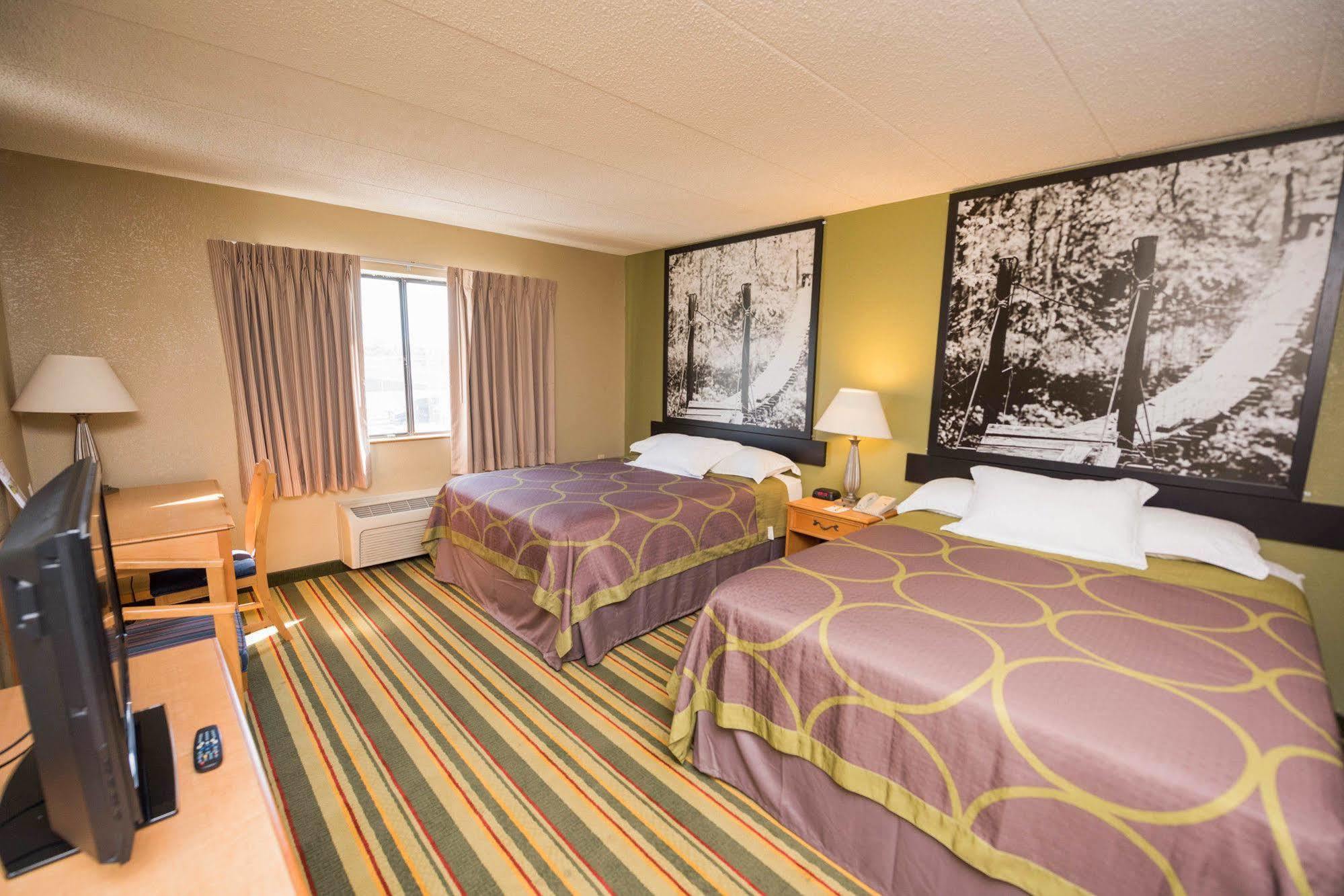 Super 8 by Wyndham Frederick Hotel Eksteriør billede