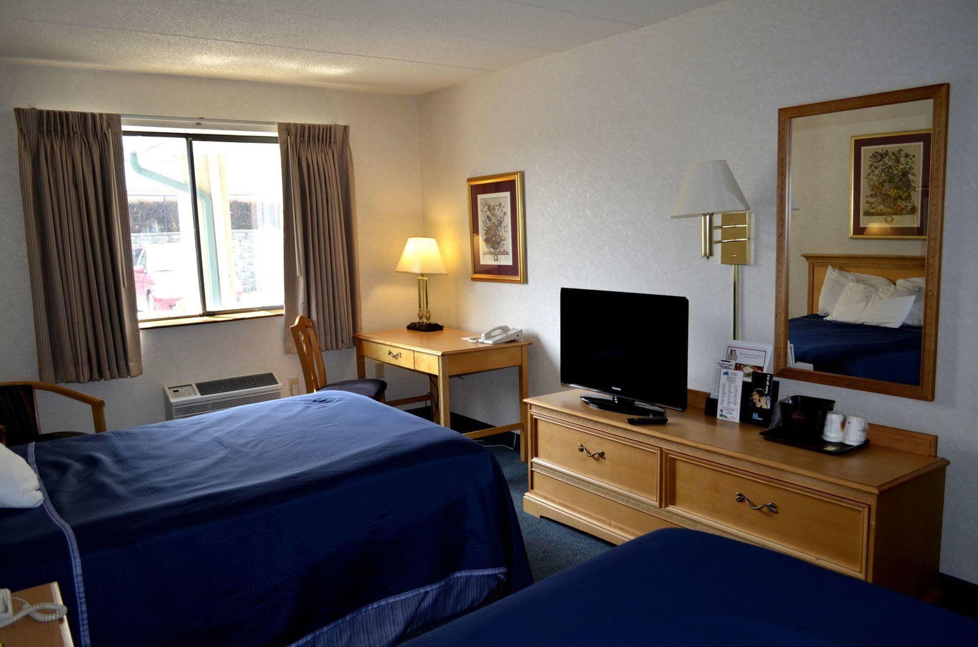 Super 8 by Wyndham Frederick Hotel Eksteriør billede